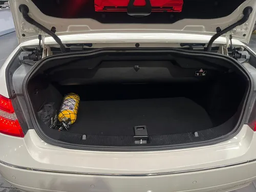 Mercedes Benz E200 Cgi At 4x2 1.8