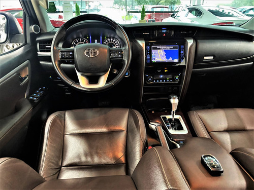 Imagem 12 de 15 de Toyota Hilux Sw4 2.7 Srv 7 Lugares 4x2 16v Flex 4p