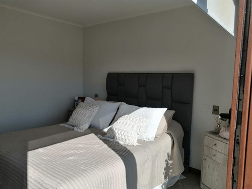 Departamento En Venta De 3 Dorm 2 Est + 1 Bod. En La Flo