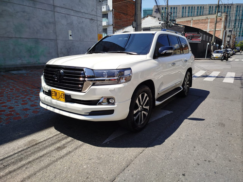 Toyota Land Cruiser 4.5 excalibur lc200 diesel