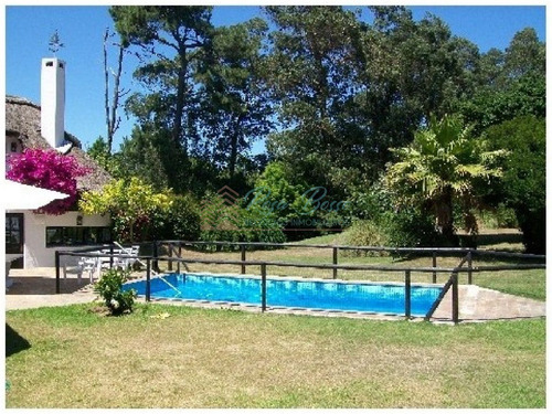 Casa En Rincã³n Del Indio, 6 Dormitorios *- Ref: 3724