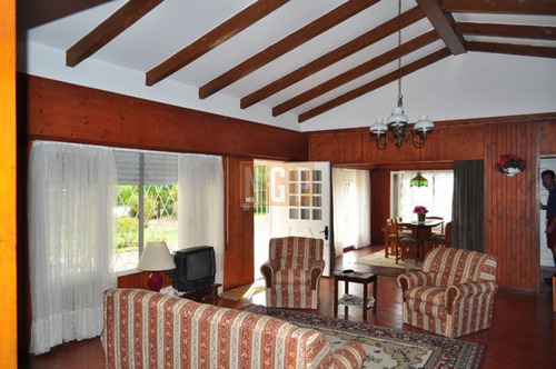 Imagen 2 de 30 de Casa Ubicada En Cantegril Con Lindo Terreno