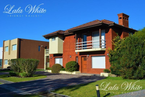Imagen 3 de 22 de Venta Con Renta - Casa En Malibú - Canning