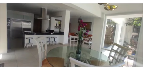 Residencia En Venta A Orilla Del Lago Yutti