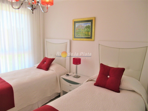 Primera Linea En Playa Mansa.- Ref: 13009