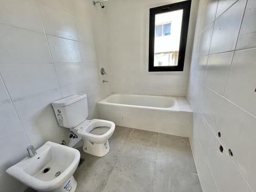 Imagen 24 de 30 de Moderna Casa A Estrenar Con Detalles De Categoria En Pilar Del Este, Barrio Santa Elena.