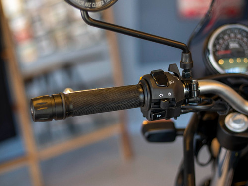 Royal Enfield Himalayan Granite Black Reserva