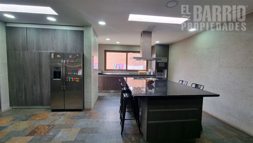 Casa En Venta De 4 Dorm. En Chicureo Centro