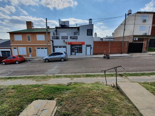Imagen 12 de 16 de Casa De 3 Dormitorios Con Jardin, Al Frente. Piaggio Entre Sto Gomez Y Bv Moreno