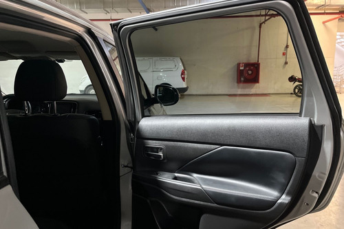 Mitsubishi Outlander (IN) 2.0 GLX AT 4X2