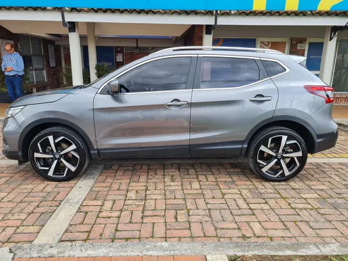 Nissan Qashqai Exclusive 2.0cc TP AA 4X2
