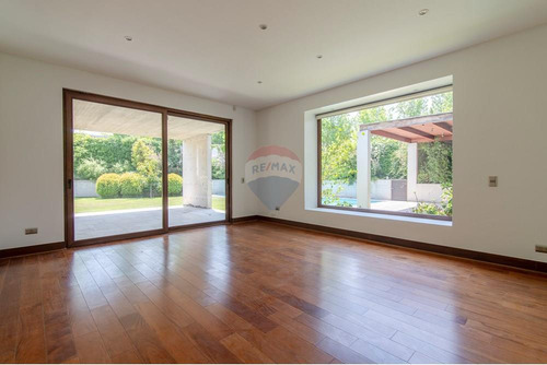 Linda Casa En Lo Barnechea: Espacios Y Comodidad