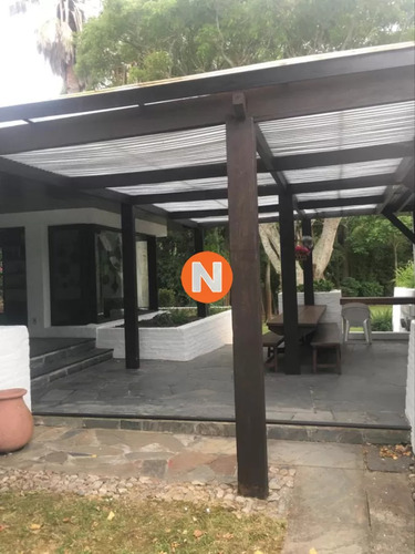 Residencia En Venta A Metros Del Mar En Solanas