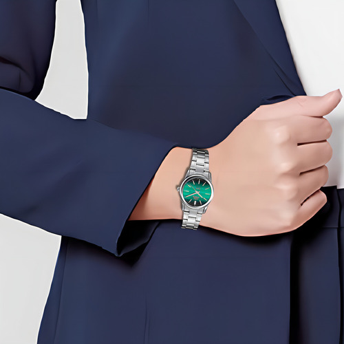 Relógio De Pulso Oremte Feminino Aprova Dagua Com Corria De Aço Inoxidável Cor Prata/verde - Fondo Verde-claro - Bisel Dourado