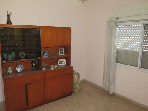 Ph Venta, Al Frente, Entrada Auto, Próximo A Estación Morón.