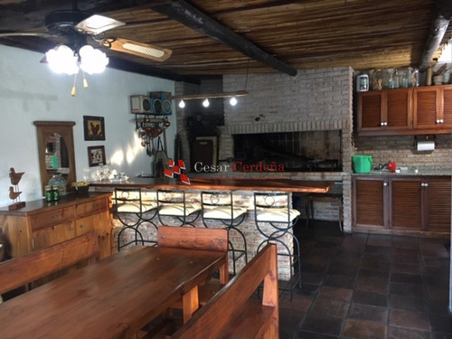 Venta - Muy Linda Casa, Zona De Playa Mansa, Gran Terreno Y Barbacoa- Ref: 1417