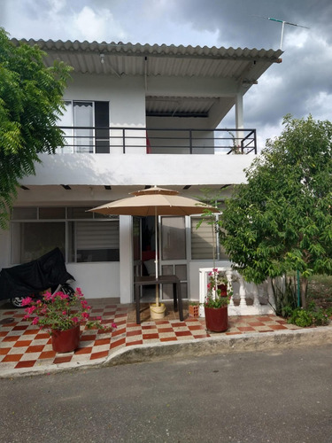 Imagen 1 de 16 de Excelente Casa De 196m2 En Condominio