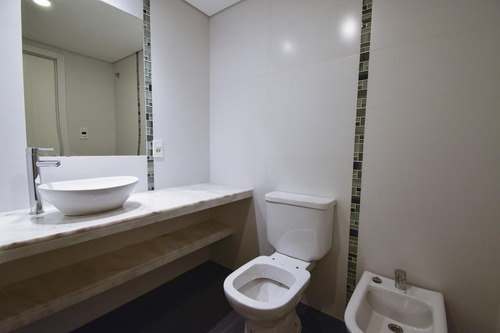 ¡apartamento Monoambiente En Venta En Buceo Con Patio Y Parrillero!
