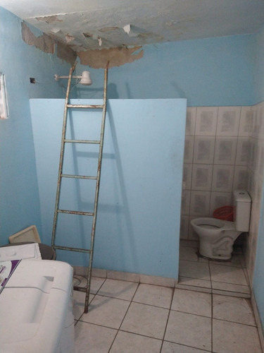 Imagem 4 de 14 de Casa Com 1 Dormitório 1 Banheiro/1 Salão Comercial