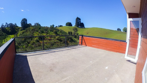 Casa Dos Pisos/ Lomas De Ten-ten/ Castro/ Isla Grande Chiloé
