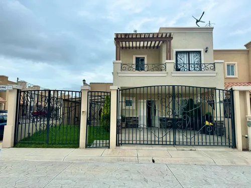 Casa Residencial Con Terraza Terreno Excedente $2,200,000 Ubicacion En Pachuca