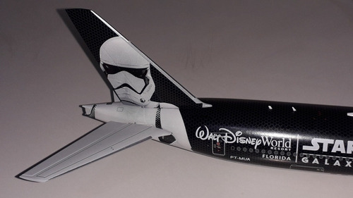 Miniatura De Avião Boeing 777 300 Latam Star Wars.