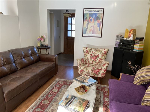 Casa En Venta De 4 Dorm. En La Florida