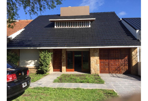 Chalet En Venta De 4 Dormitorios C/ Cochera En Constitución