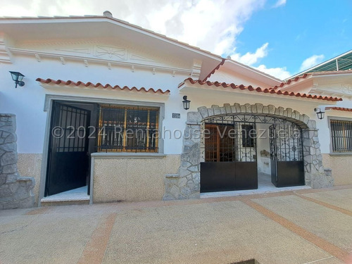 Ms: 24-15195 En Venta Casa Amplia Con Potencial, A=450m2, 4h, 5b, 3p 