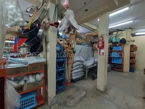 Fondo Comercio Negocio En Venta En Zona De Alto Trafico Av Ayacucho Con Cavas Cuartos Exhibidores Inventario Estef 25-4870