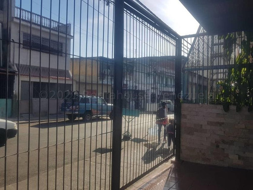 Imagen 13 de 14 de Ramiro E. Ruiz Vende Casa En Catia Mls #22-818