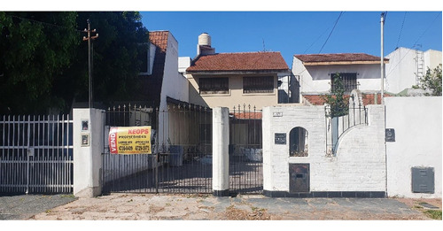 Venta Casa En Lote Propio De 3 Ambientes, J. L. Suarez