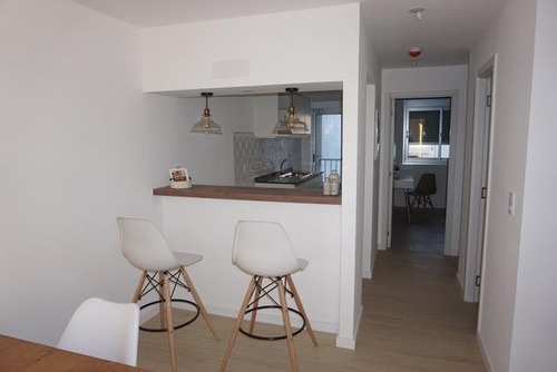 Imagen 6 de 10 de Apartamento De 2 Dormitorios A La Venta En Barrio Sur | Con Renta | Piso 4 | Acepta Banco | Próximo Rambla