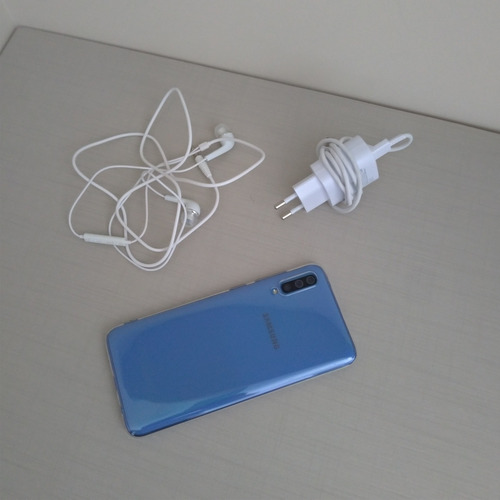 Samsung A70 128gb Rom 6gb Ram.