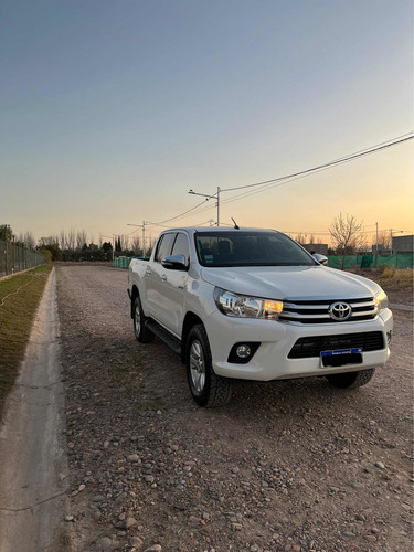 Imagen 3 de 7 de Toyota Hilux 2017 2.8 Cd Srv 177cv 4x4