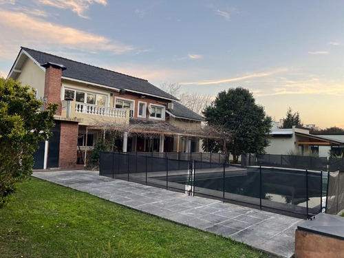 Casa En Venta En Country Los Puentes, Lujan