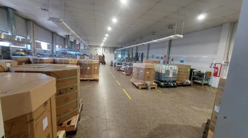 Arriendo Bodega De 984m2 C/oficina En Indepndencia