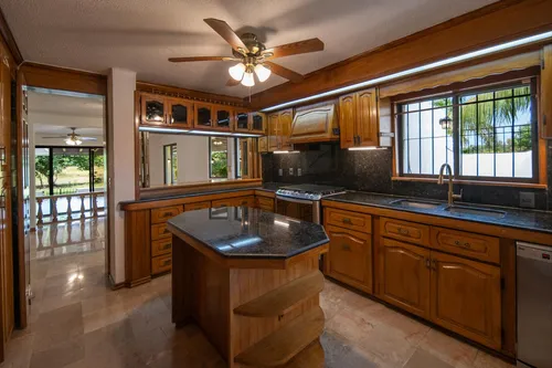 Casa En Venta Y Renta En Pok Ta Pok, Zona Hotelera, Cancún