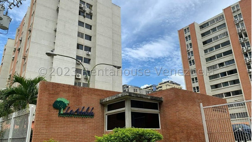 Se Vende Apartamento En Guarenas. 24-8008
