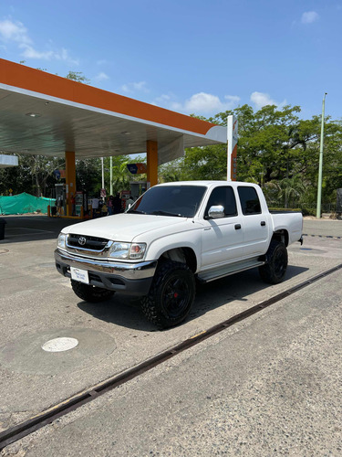 Toyota Hilux 2.4 Ex