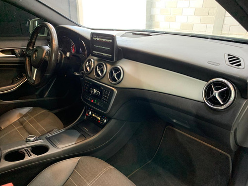 Mercedes-Benz Classe GLA 1.6 Vision Turbo Flex 5p
