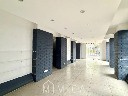 Estrategica Y Moderna Casa Comercial Ubicada En Tabancura
