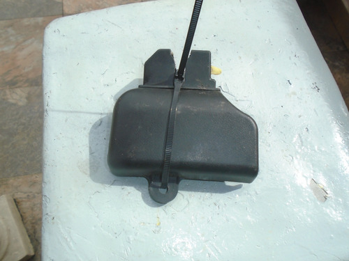 Vendo Cerradura De Tapa De Maletero De Mazda 323 Año 2000