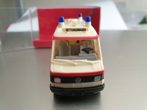 Imagen 5 de 6 de Ambulancia En Miniatura, Mercedes Benz Herpa Escala H0 207 D