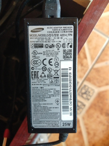 Parte De Cargador Para Monitor (Usado)