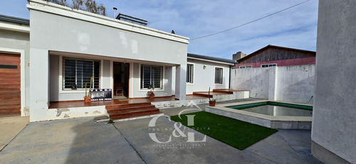 Venta Casa De 2 Dormitorios Con Piscina En Miguel Muñoz