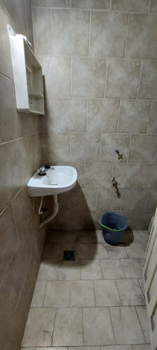Imagen 8 de 11 de Venta. Local Comercial En Esquina. Zona La Tablada. Consulte.