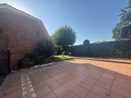 Casa En Venta De 1 Piso En Residencial La Virgen, Metepec, En Frente Del Parque Bicentenario