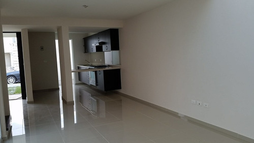 Casa Misión San Joaquín, Atrás De Plaza Constituyentes, 3 Recámaras, Recámara Con Baño En Planta Baja Y Recámara Principal Con Vestidor