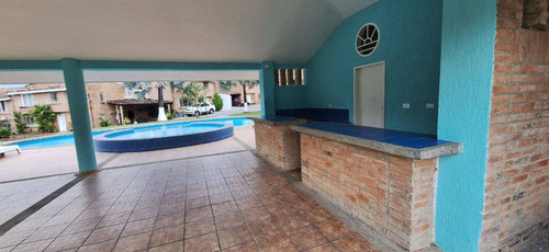 Townhouse En Venta Amoblado En Los Aleros - Guataparo 170 Mts2